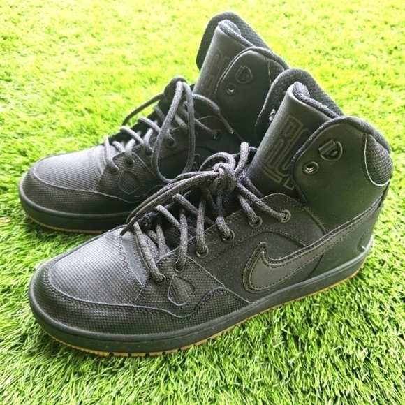 Nike force men's sneakers in size 9.5, color black in great condition - Picture 1 of 15